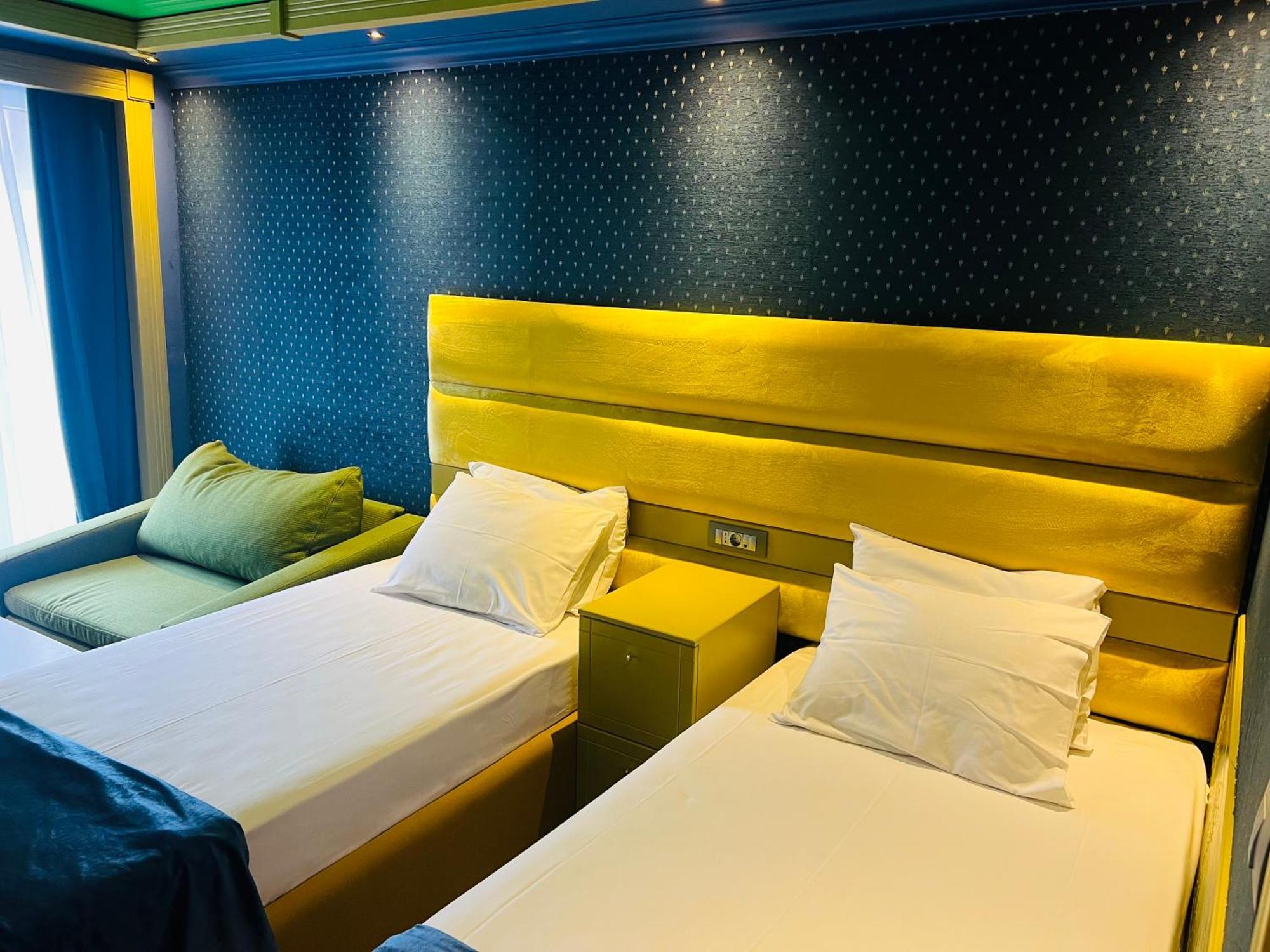 Hotel Craiova By Phoenicia Blue View โอลิมป์ ภายนอก รูปภาพ