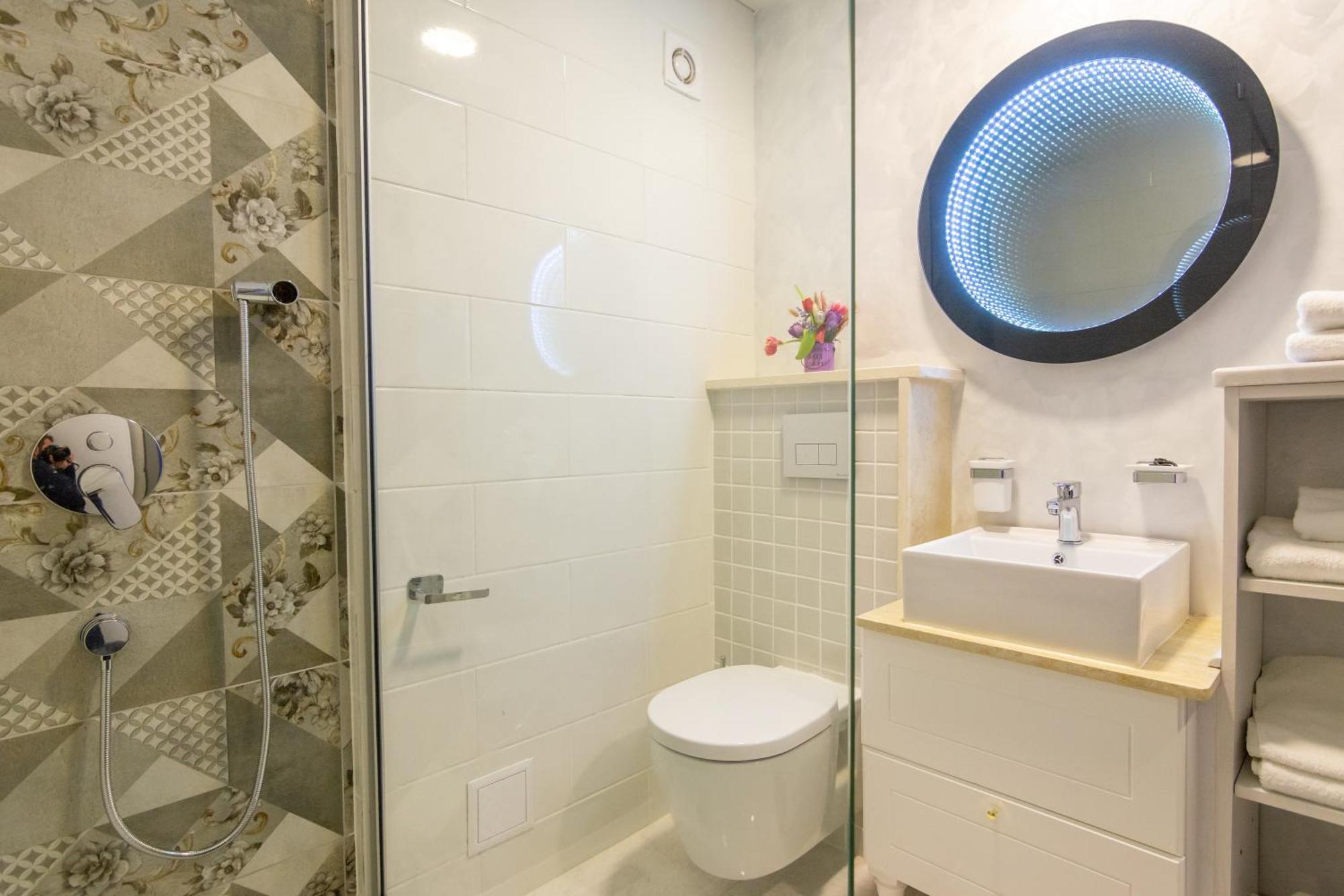 Hotel Craiova By Phoenicia Blue View โอลิมป์ ภายนอก รูปภาพ