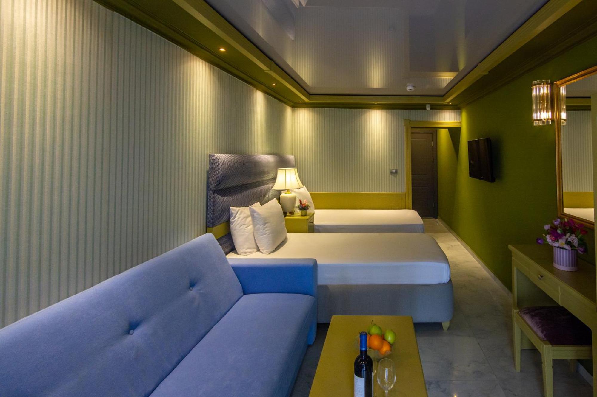 Hotel Craiova By Phoenicia Blue View โอลิมป์ ภายนอก รูปภาพ