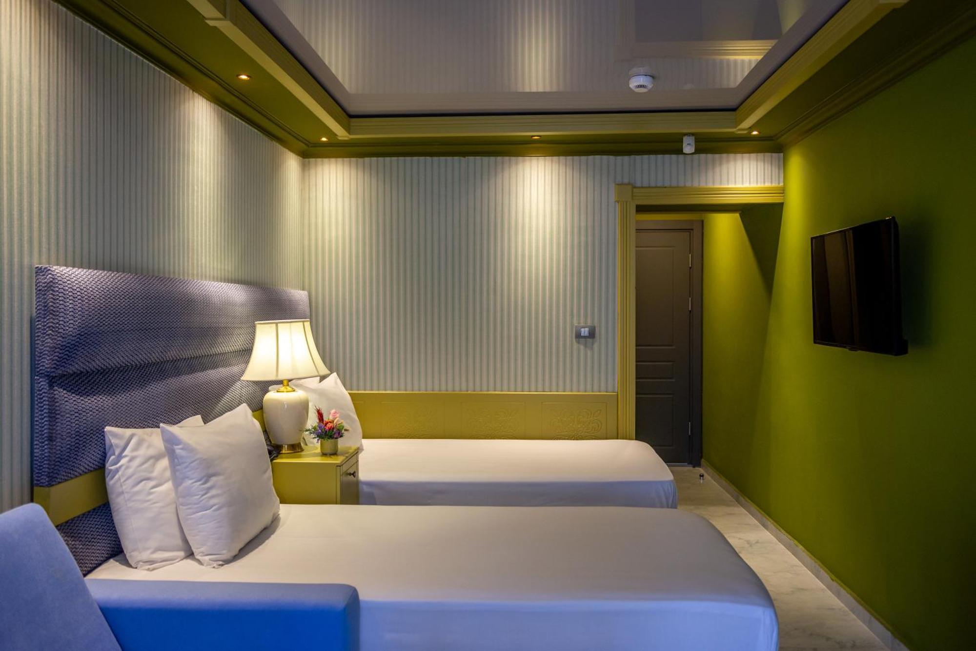 Hotel Craiova By Phoenicia Blue View โอลิมป์ ภายนอก รูปภาพ